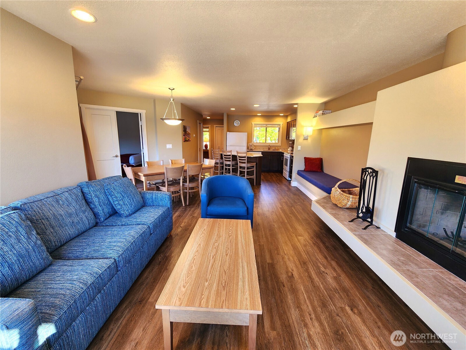 1 Lakeside 717-m Property Photo 8