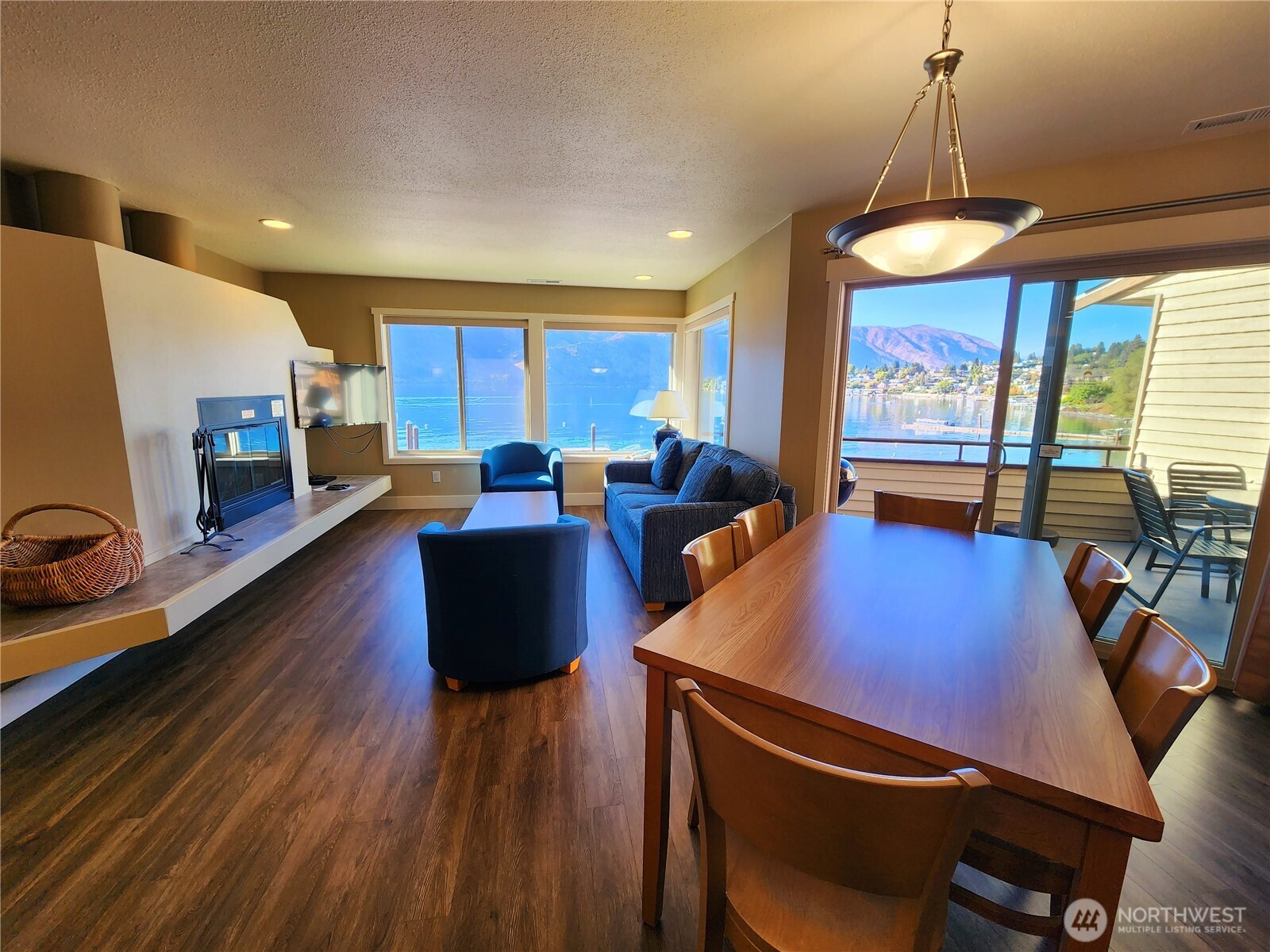 1 Lakeside 717-m Property Photo 9