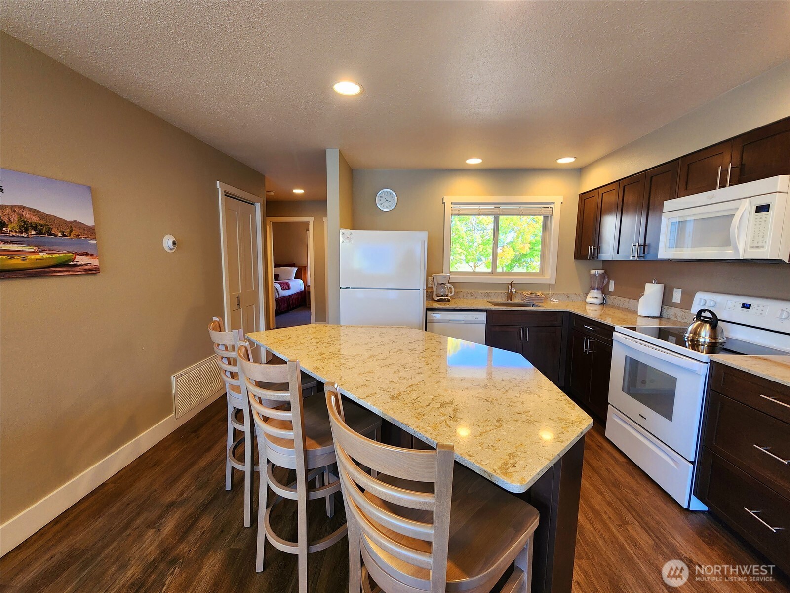 1 Lakeside 717-m Property Photo 10