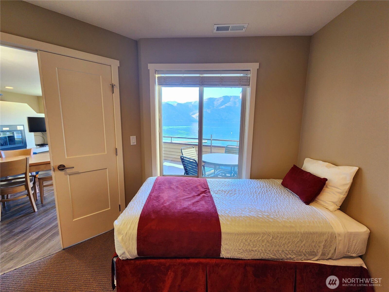 1 Lakeside 717-m Property Photo 16