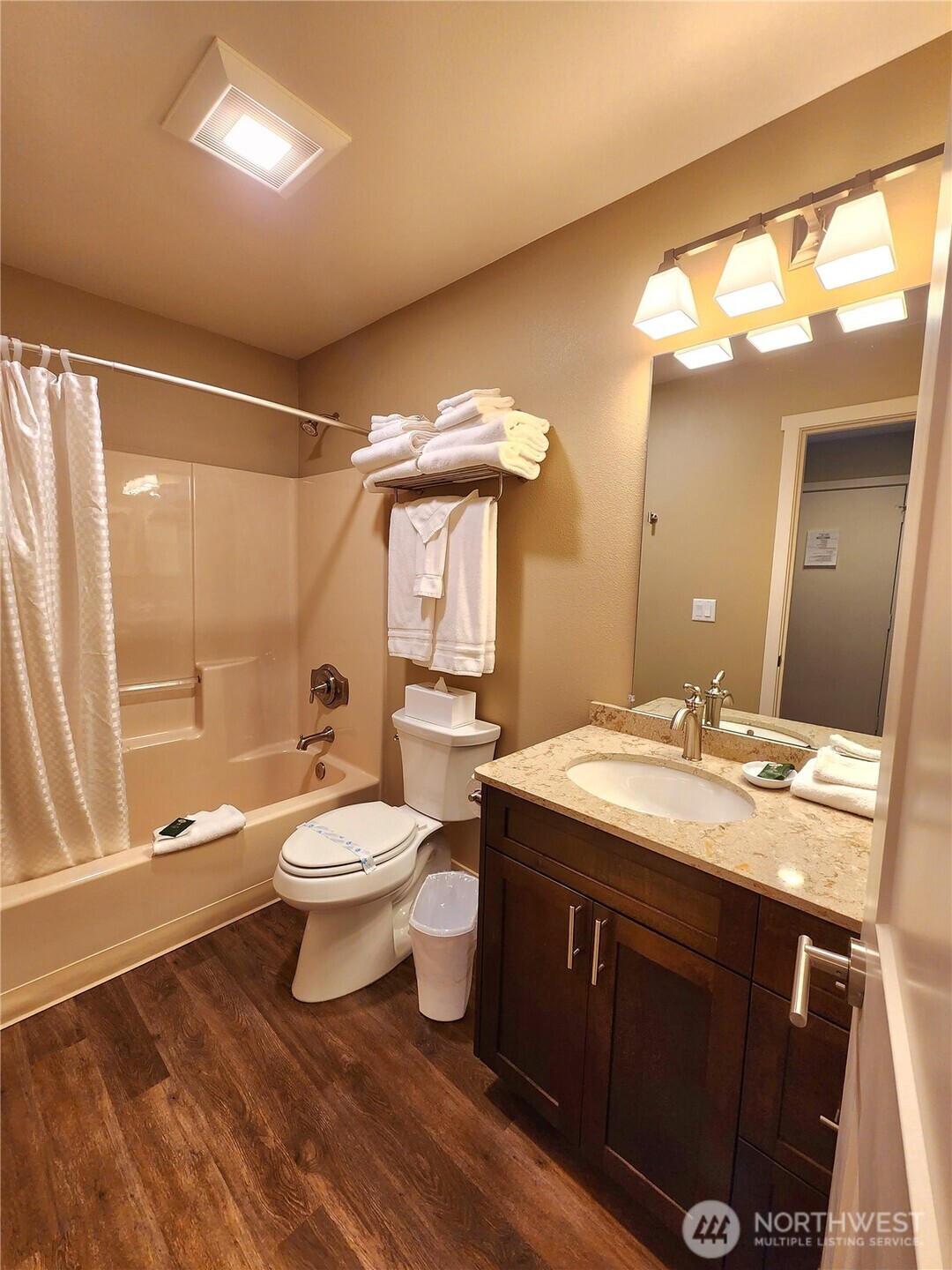 1 Lakeside 717-m Property Photo 17