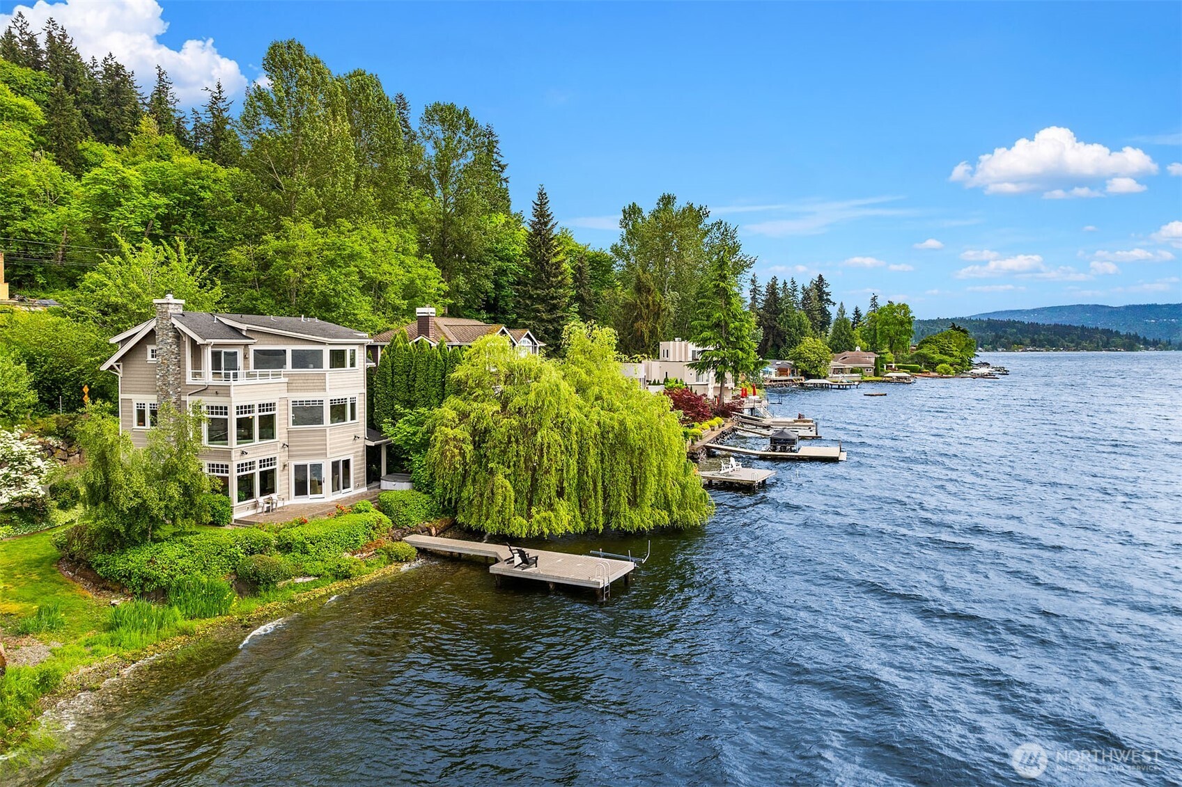 2033 E Lake Sammamish Parkway Property Photo 3