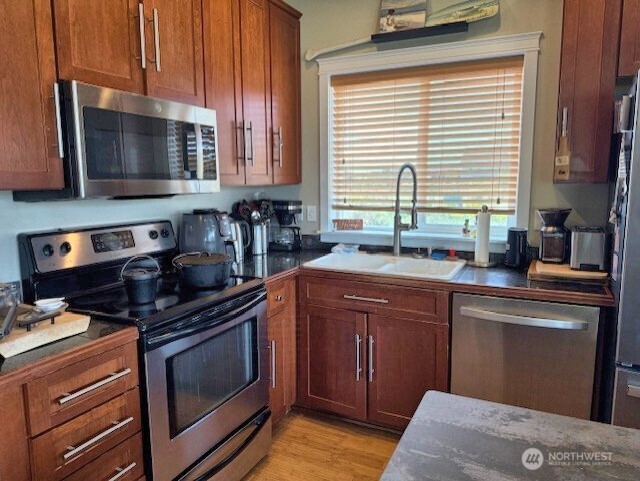 477 Broadmoor Court Property Photo 8