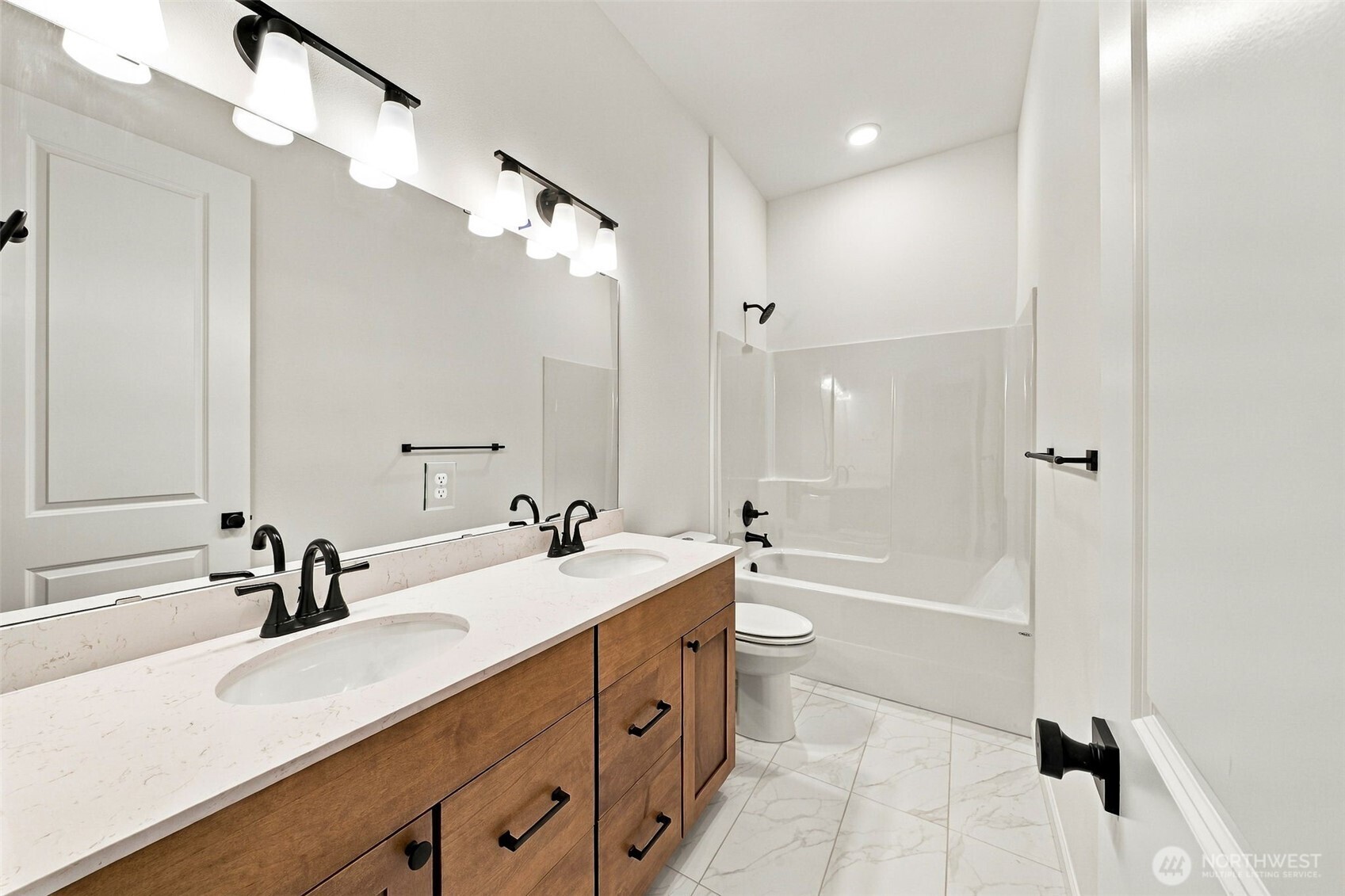 913 Sawyer Avenue 31 Property Photo 16