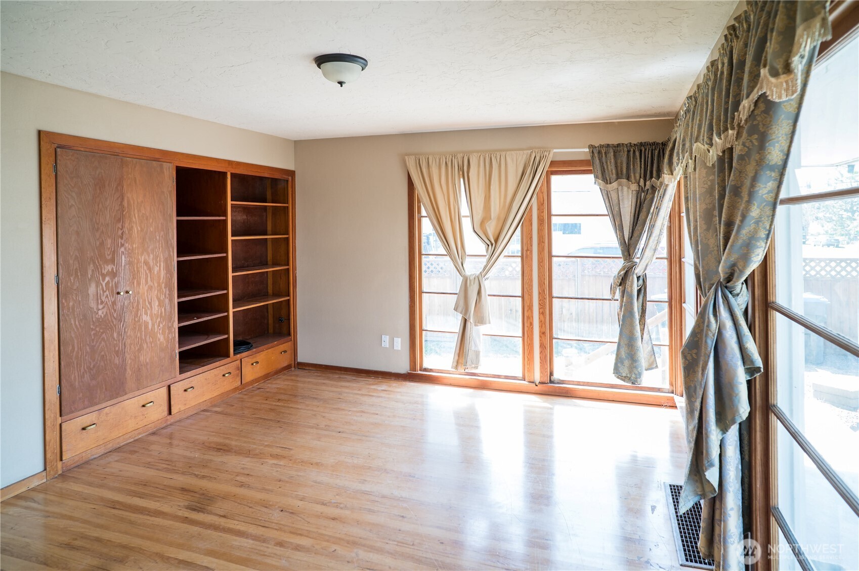 1264 Boyer Avenue Property Photo 8