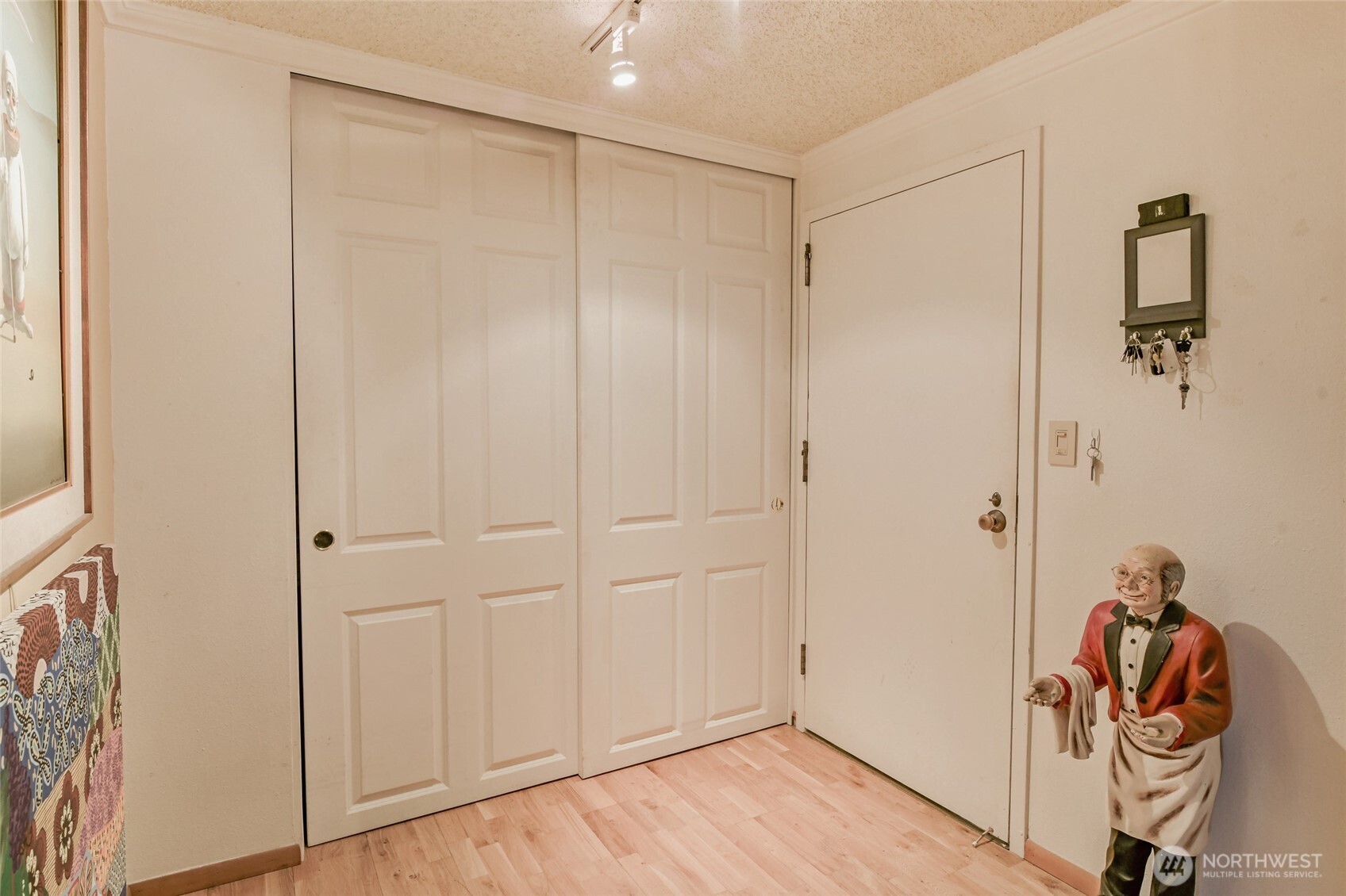 1910 Evergreen Park Drive 302 Property Photo 2
