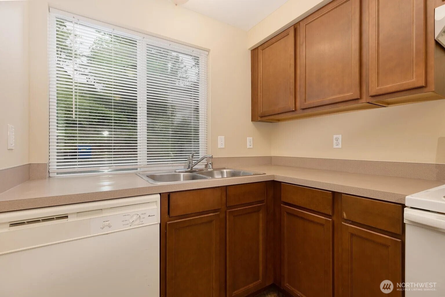 218 10th Street Property Photo 11