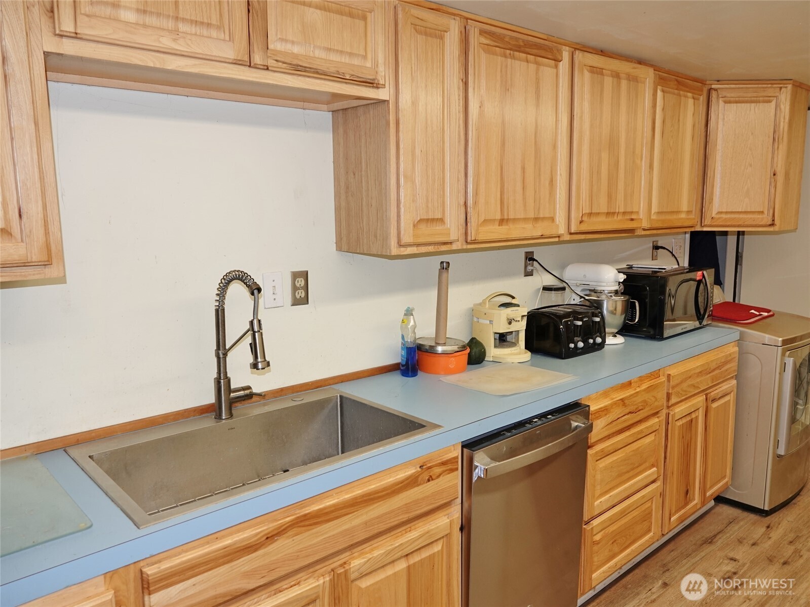 987 Beaver Court Property Photo 24