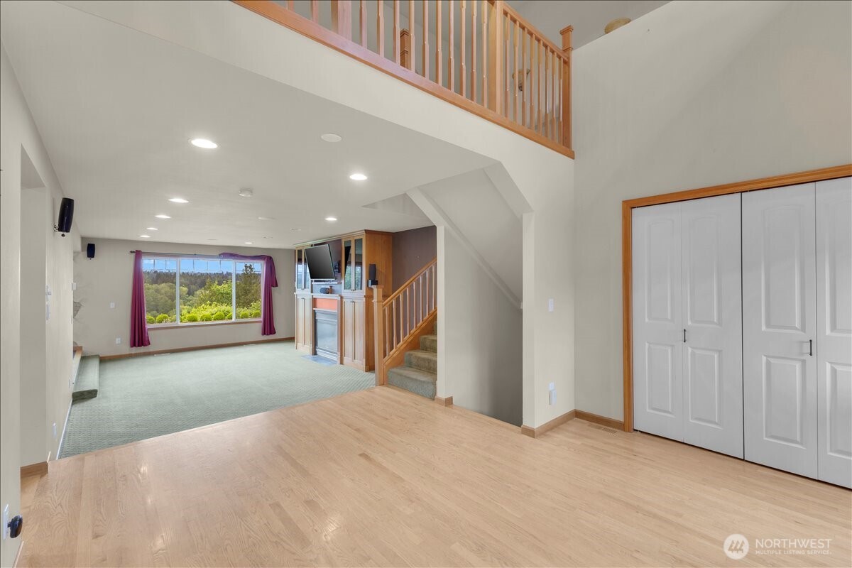 5819 Northridge Drive Property Photo 3