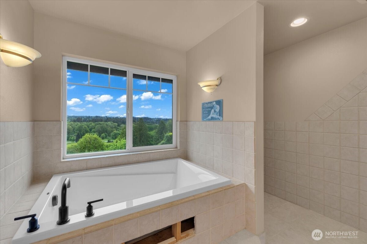 5819 Northridge Drive Property Photo 7