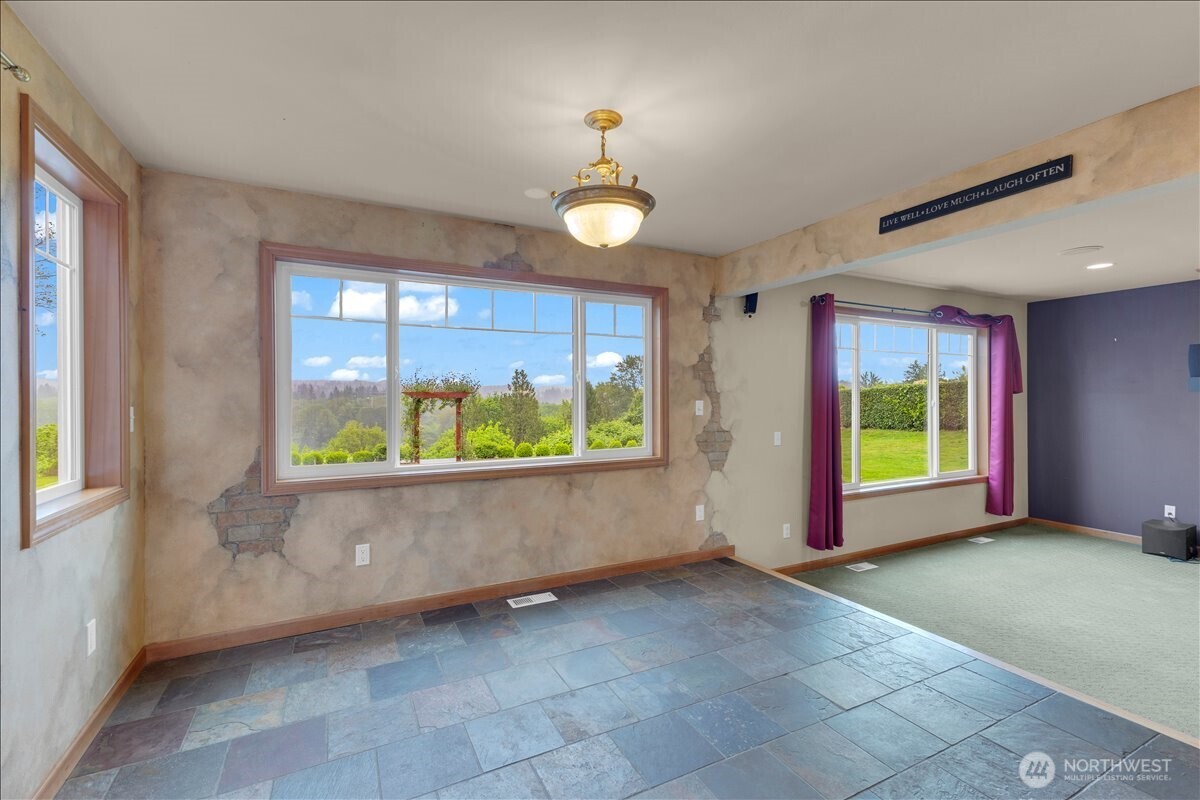 5819 Northridge Drive Property Photo 7