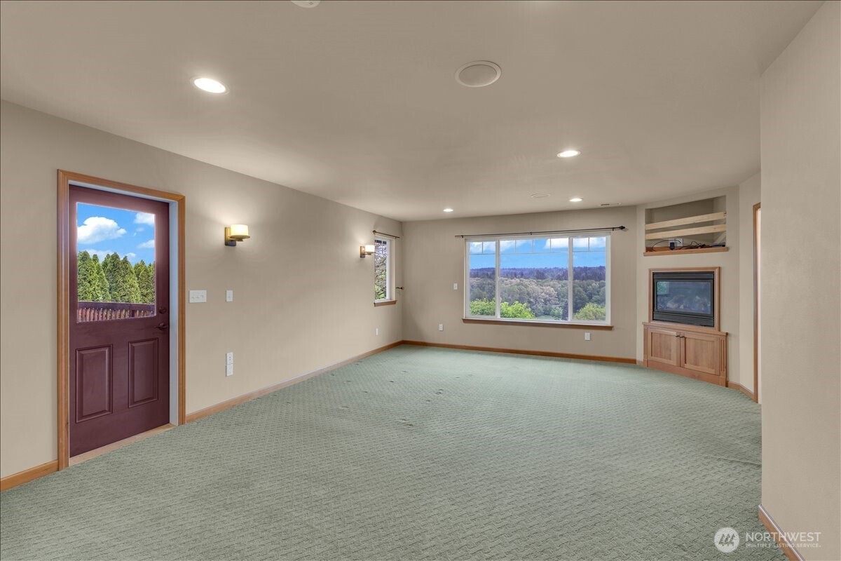 5819 Northridge Drive Property Photo 12