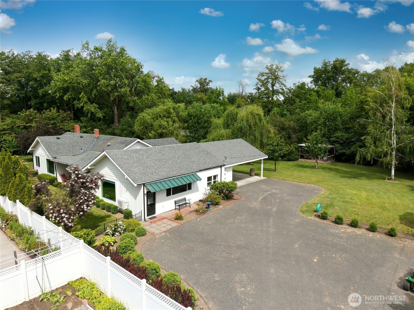 1167 Woodlawn Street Property Photo 2