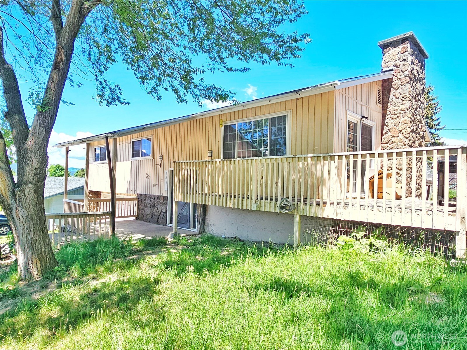 1321 E Elep Avenue Property Photo 28