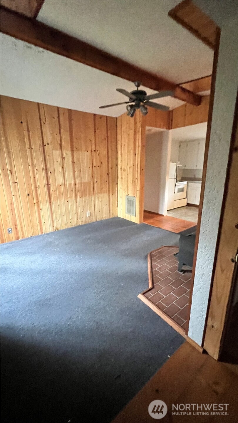 140 Maple Way Property Photo 3