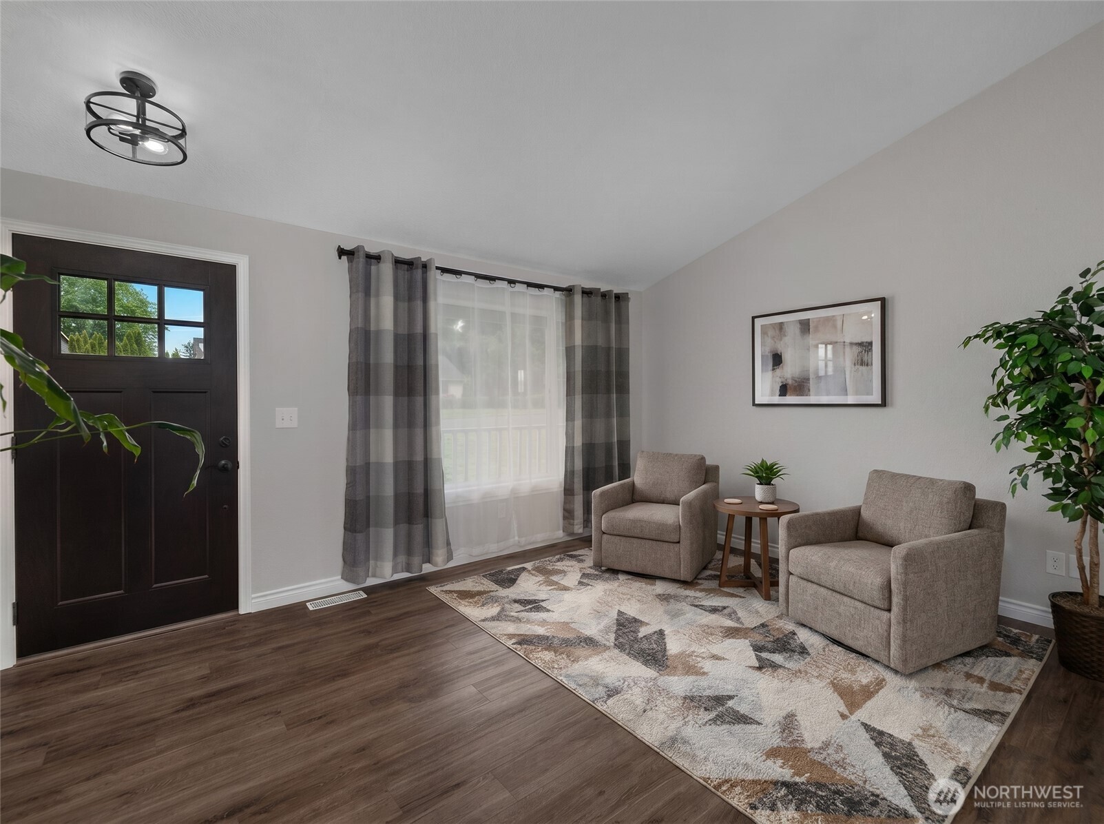 1323 Scarlet Oak Drive Property Photo 3