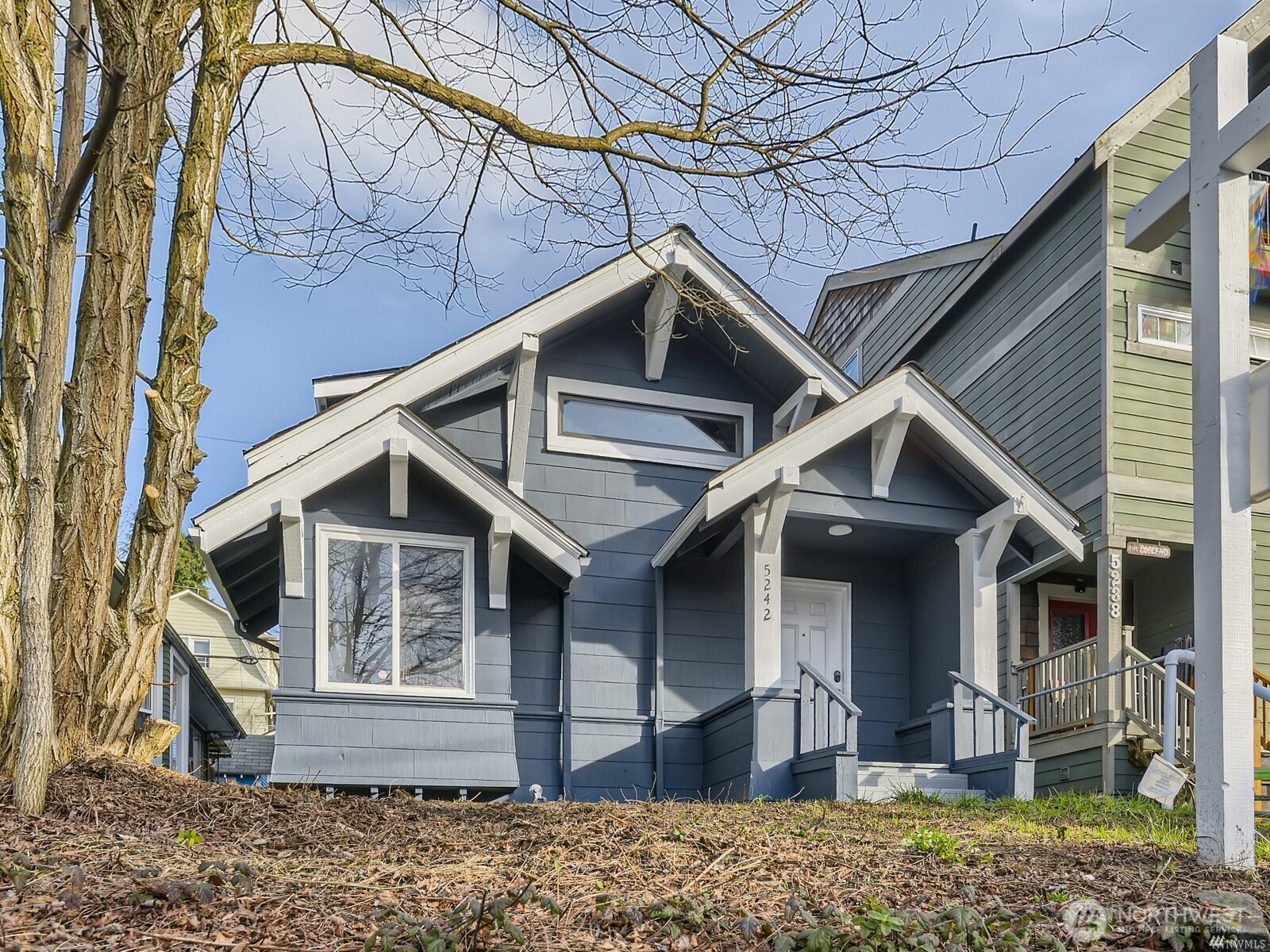5242 11 Avenue Property Photo 2