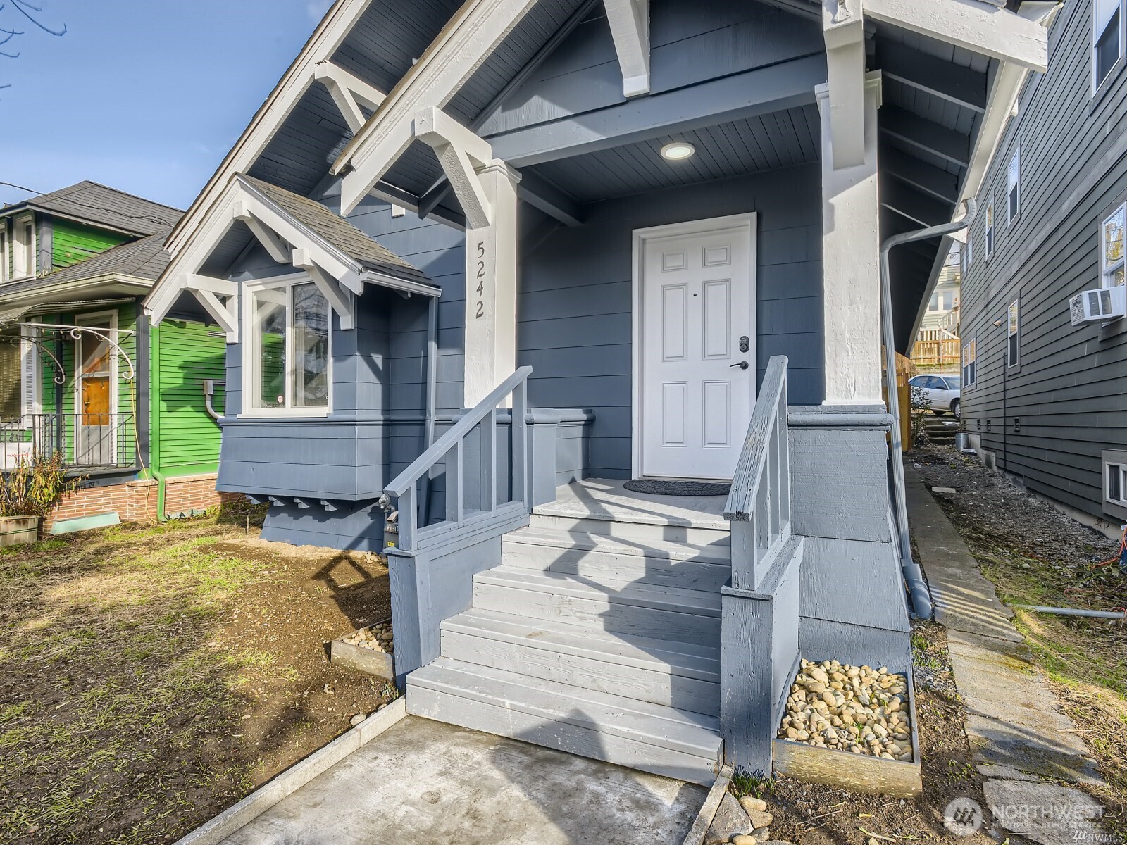 5242 11 Avenue Property Photo 3