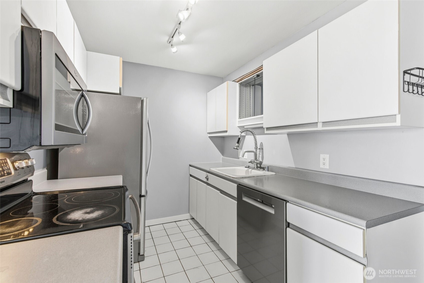400 Melrose Avenue 204 Property Photo 14