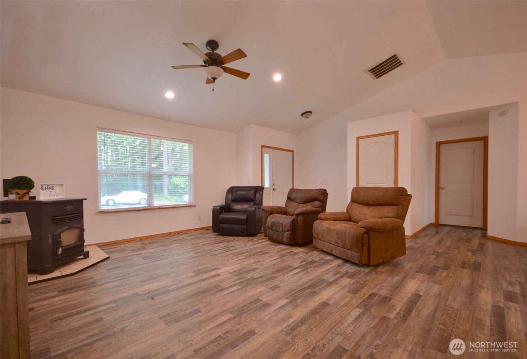 18431 Rampart Drive Property Photo 7