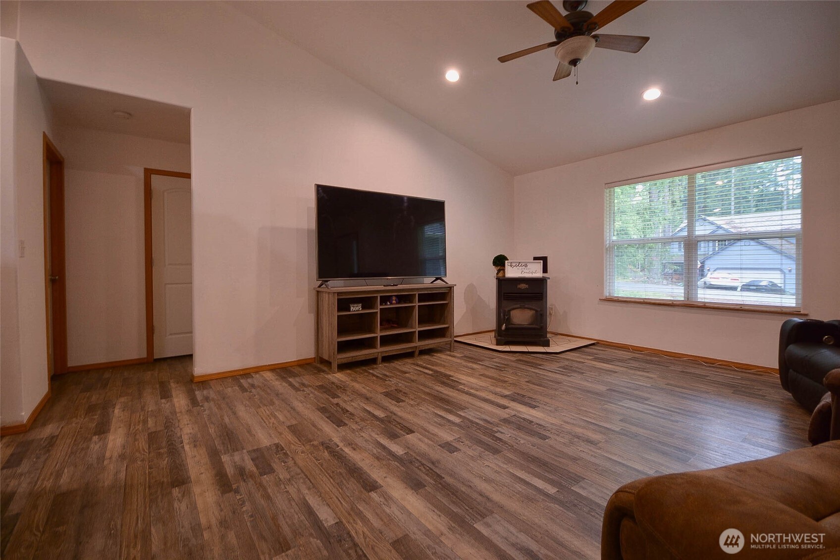 18431 Rampart Drive Property Photo 8