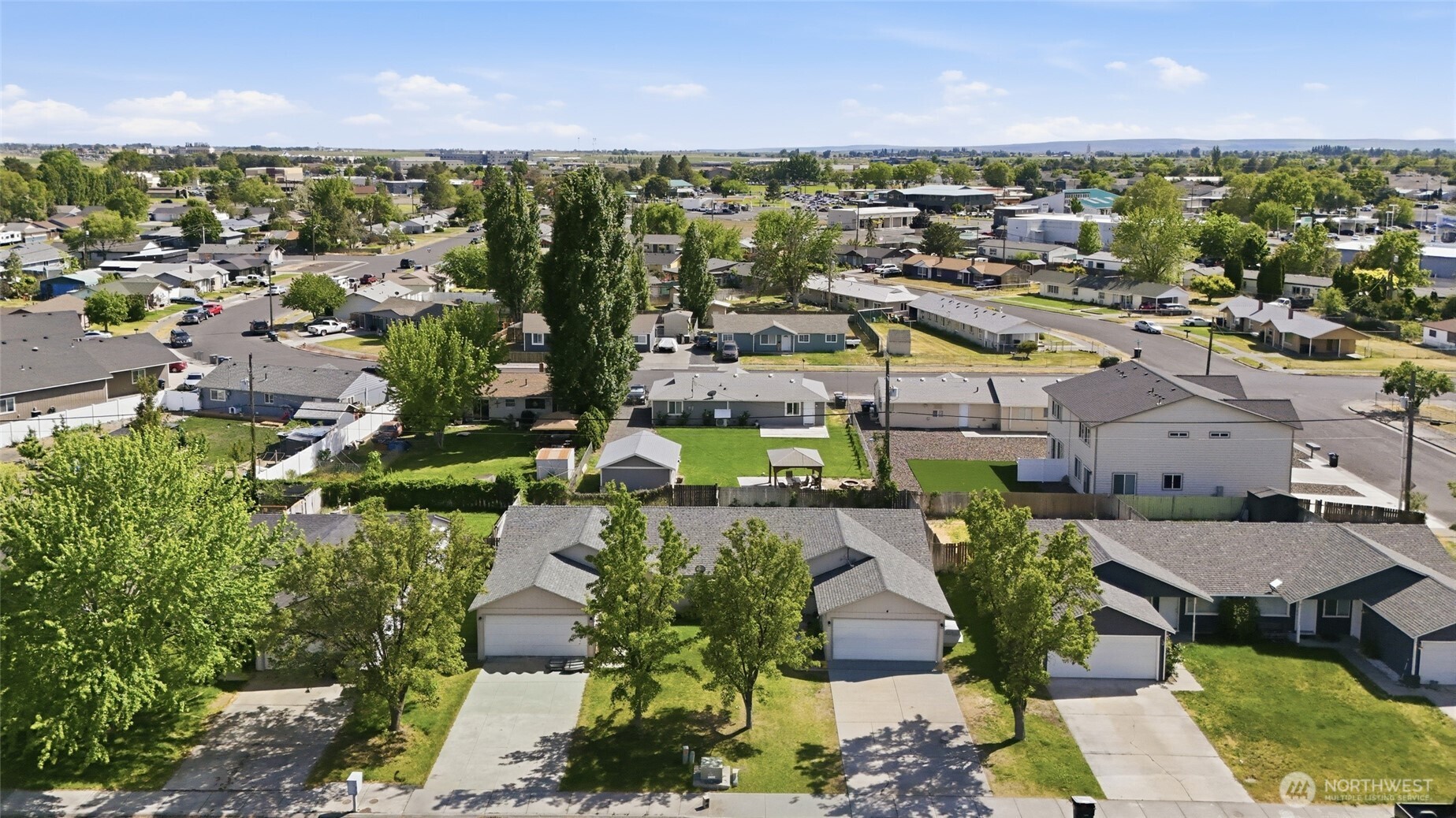905 907 Ball Court Property Photo 2