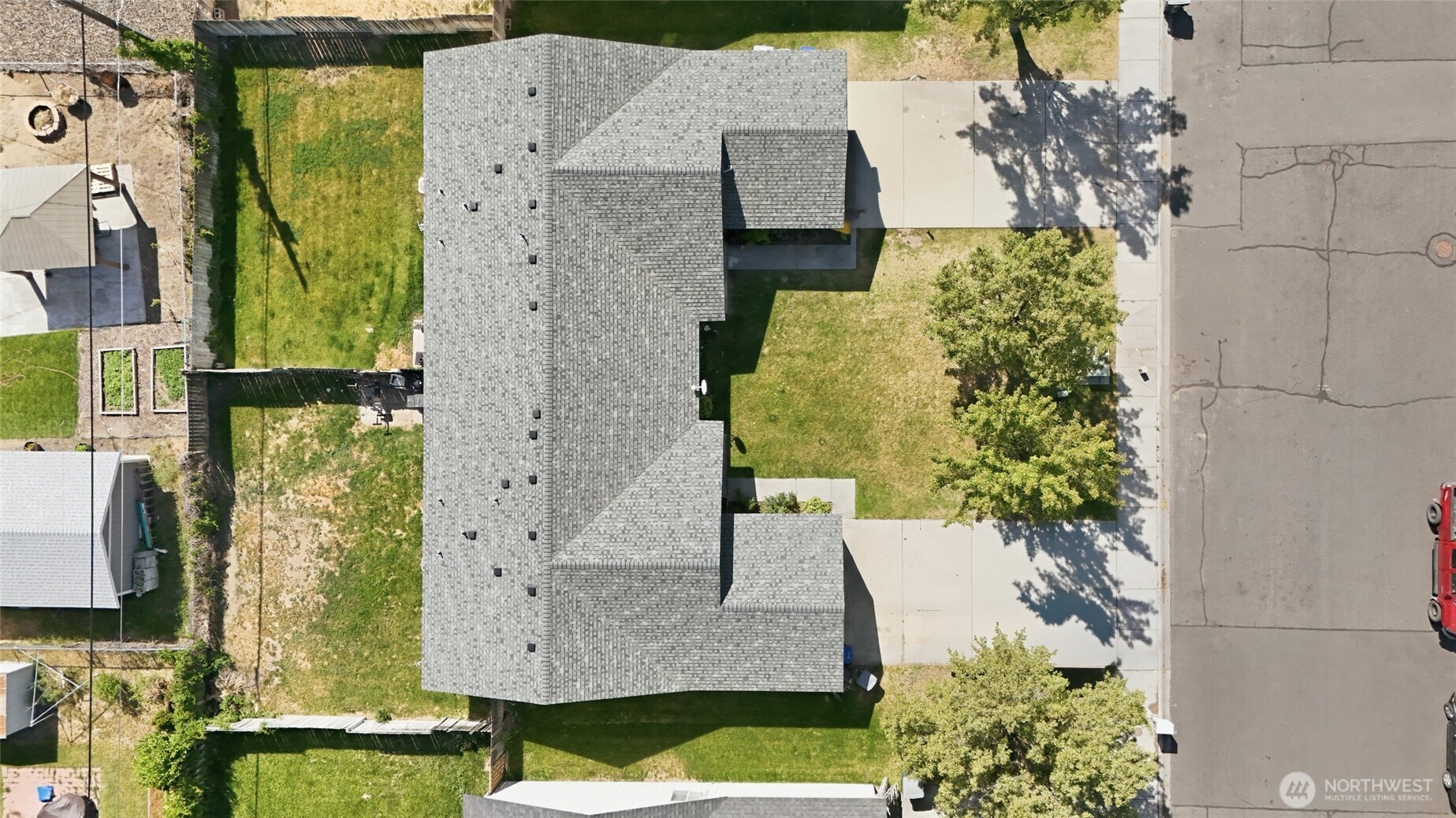 905 907 Ball Court Property Photo 7
