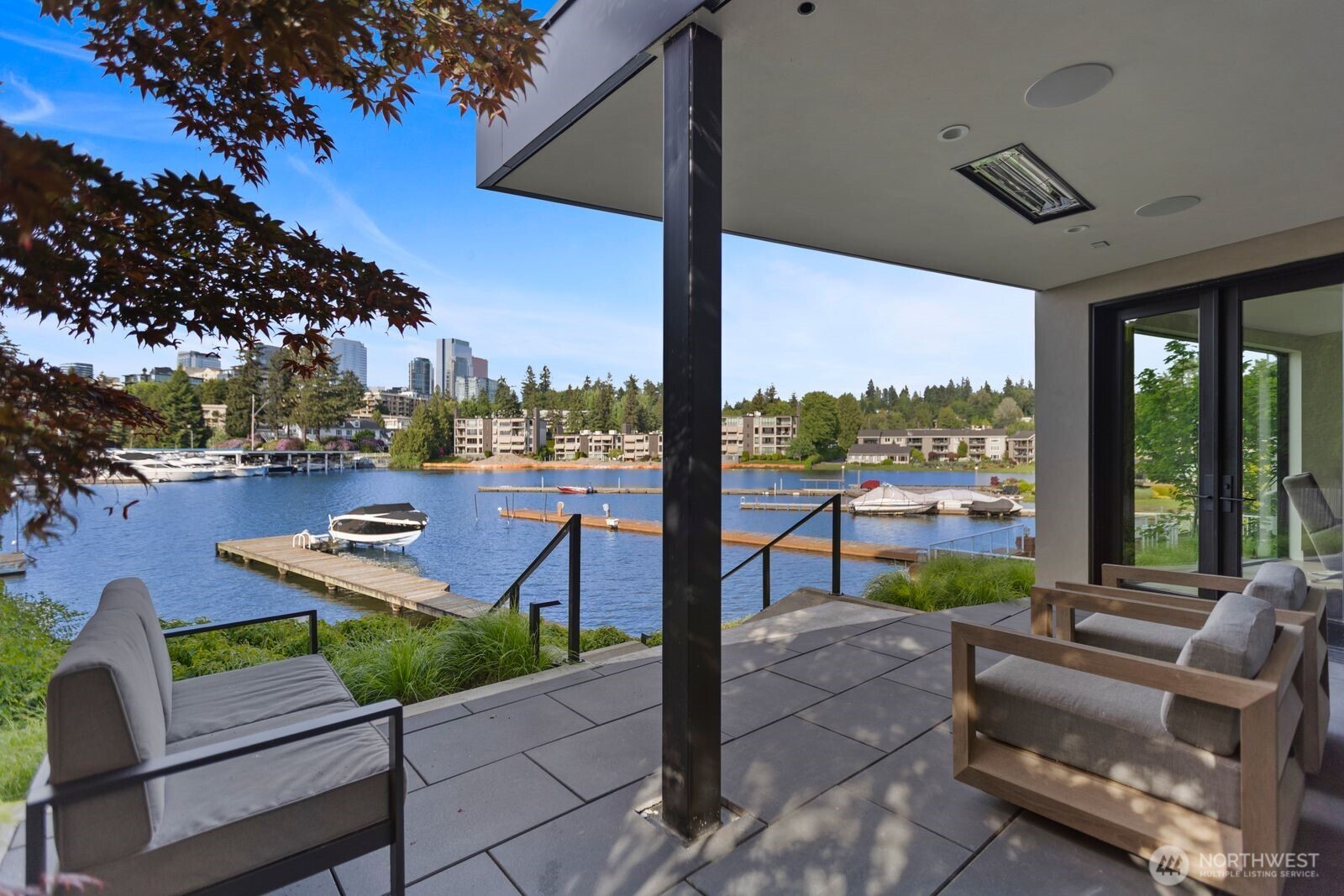 9810 Se Shoreland Drive Property Photo 3