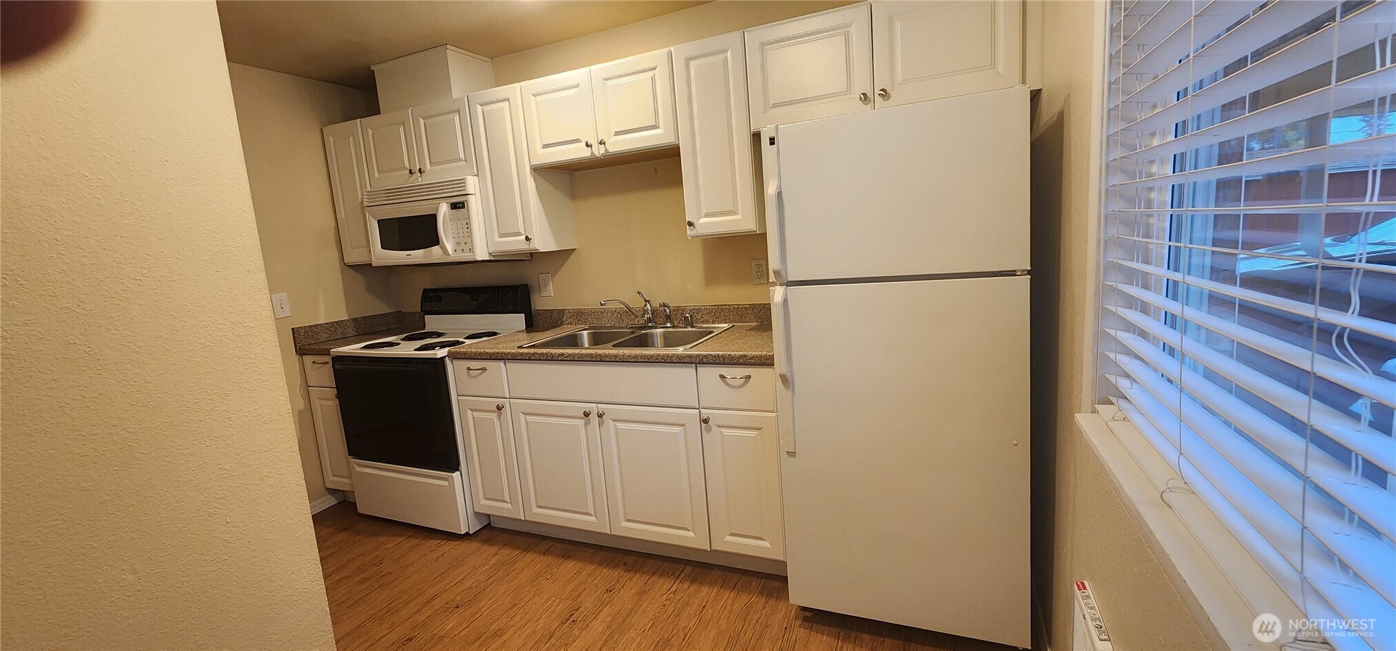11901 Ainsworth Avenue Property Photo 5