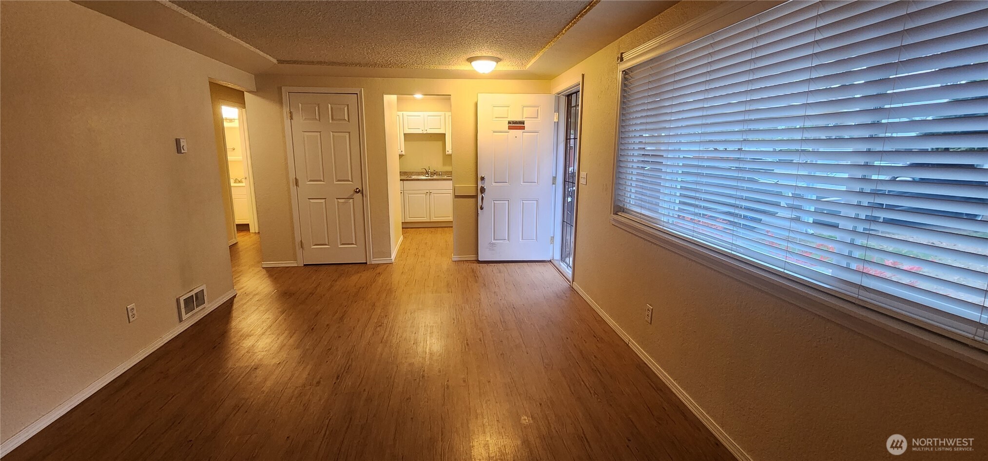 11901 Ainsworth Avenue Property Photo 7