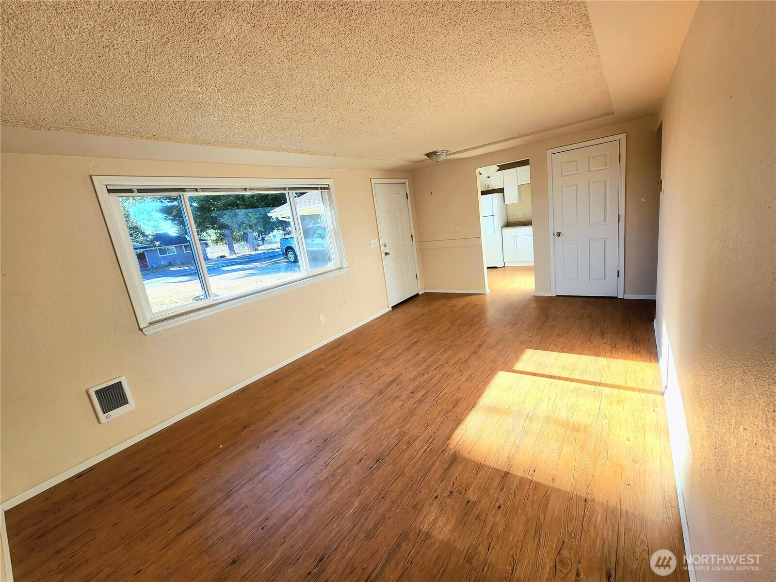 11901 Ainsworth Avenue Property Photo 12