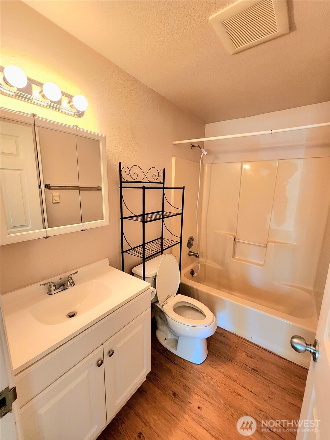 11901 Ainsworth Avenue Property Photo 18