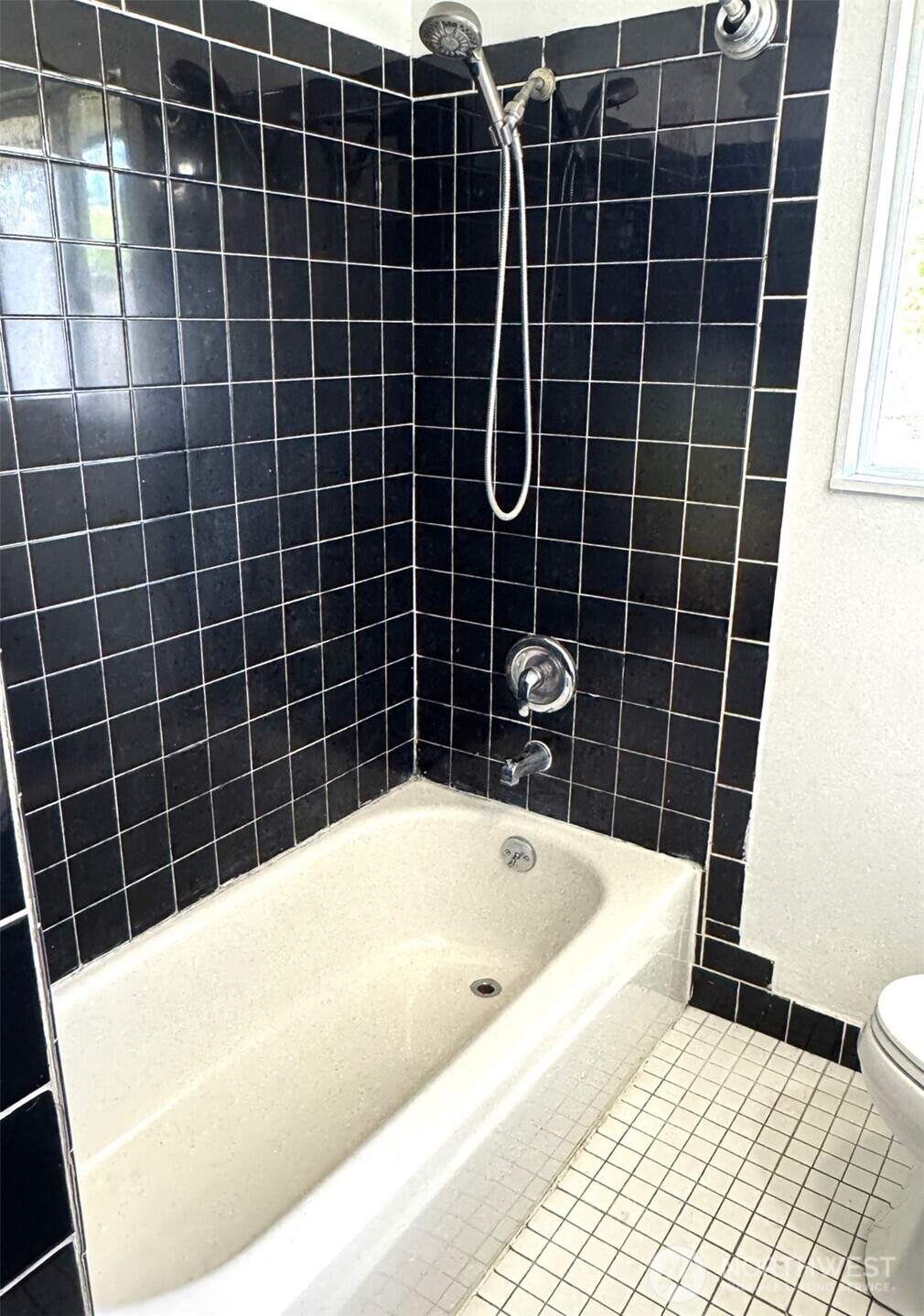 913 G Street Property Photo 9