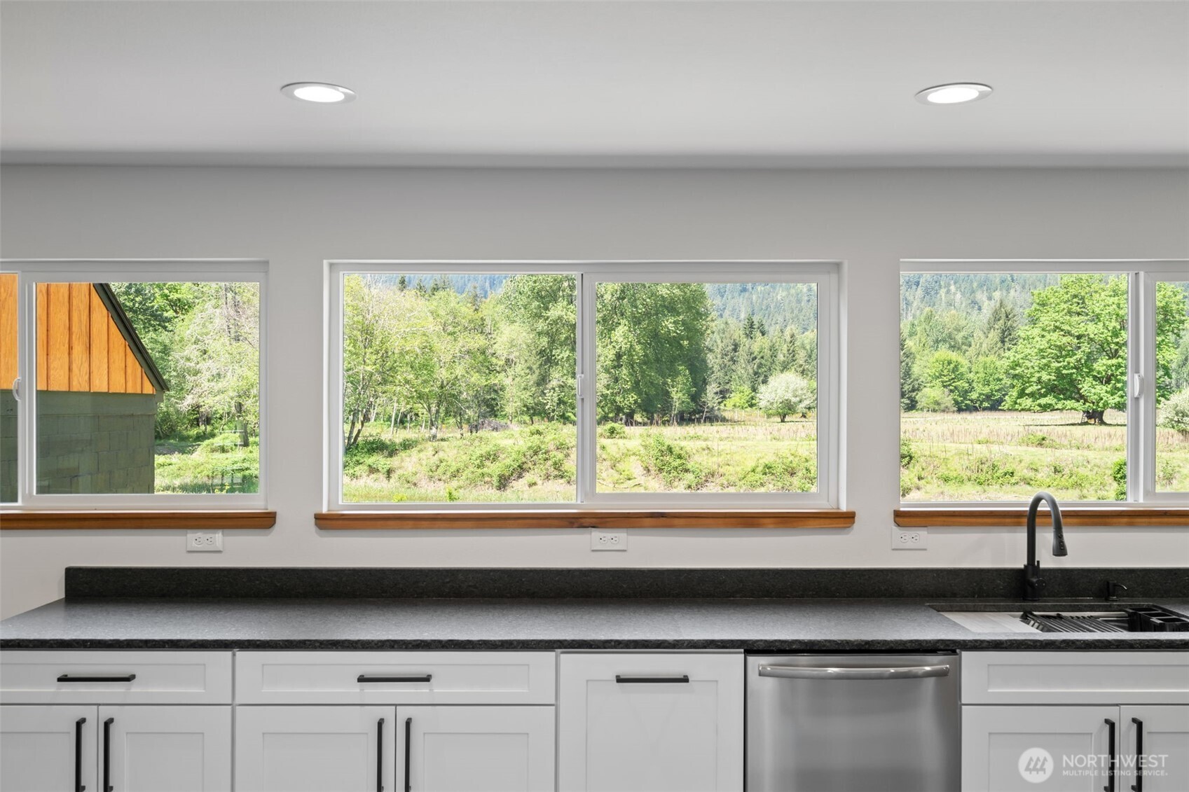12087 Us Highway 12 Property Photo 20