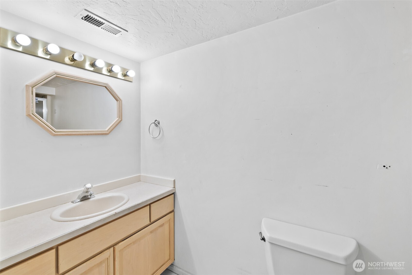 126 W 14th Street Property Photo 25