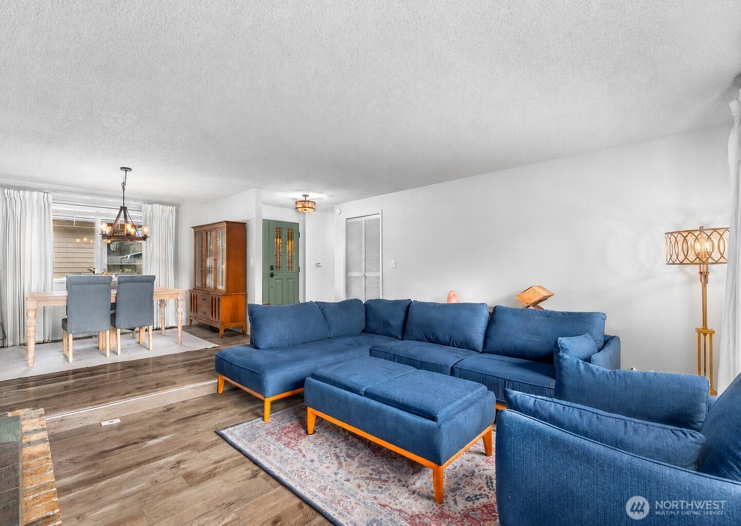 3102 60th Loop Property Photo 4