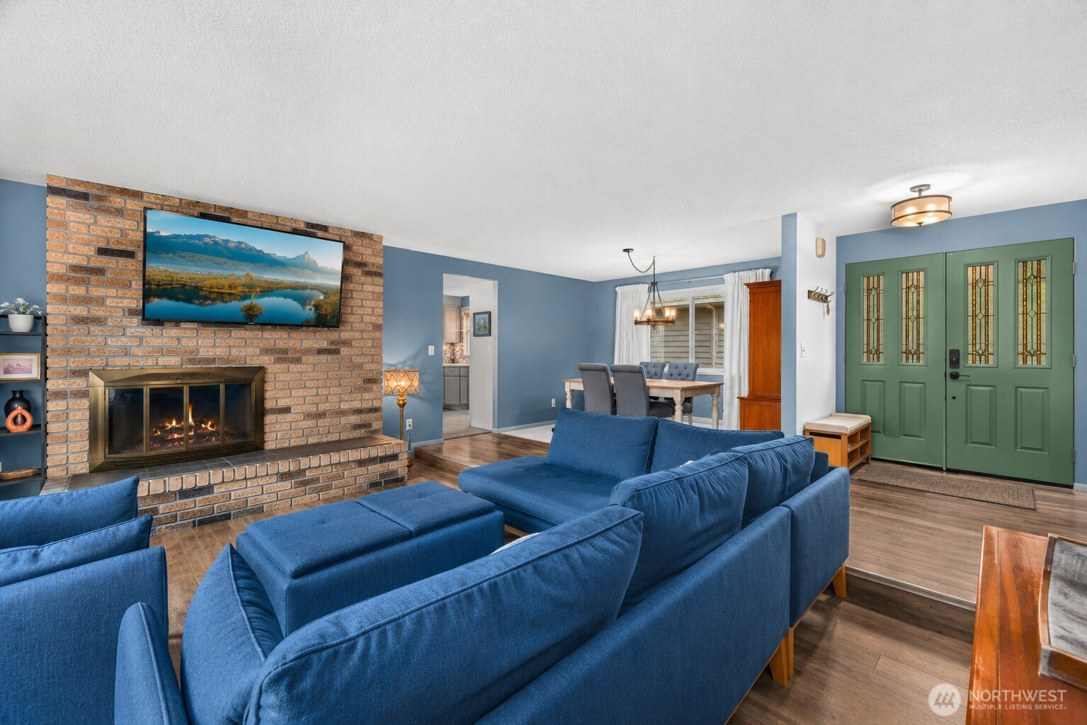 3102 60th Loop Property Photo 6