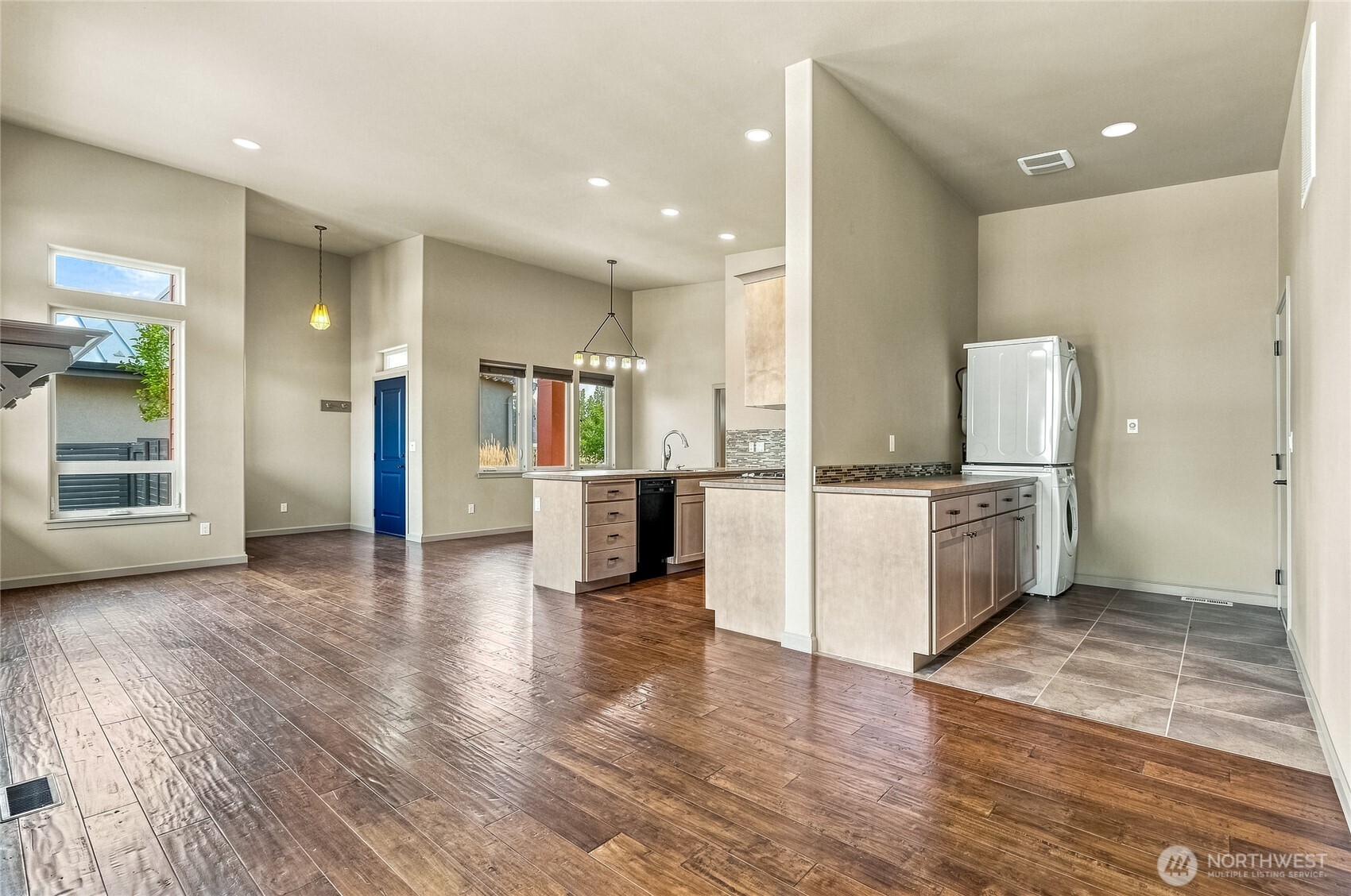 2111 Paramount Street Property Photo 4
