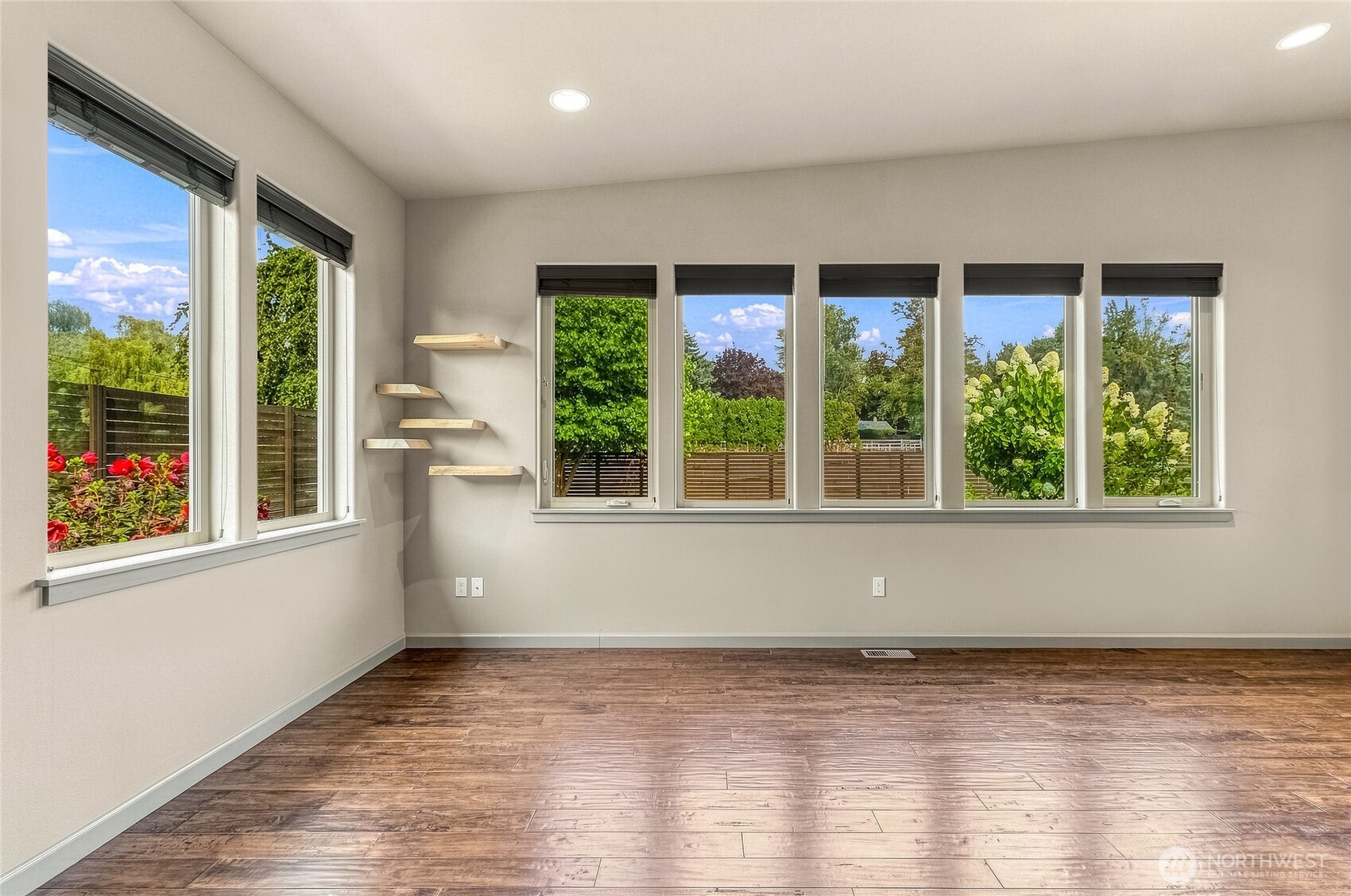 2111 Paramount Street Property Photo 27