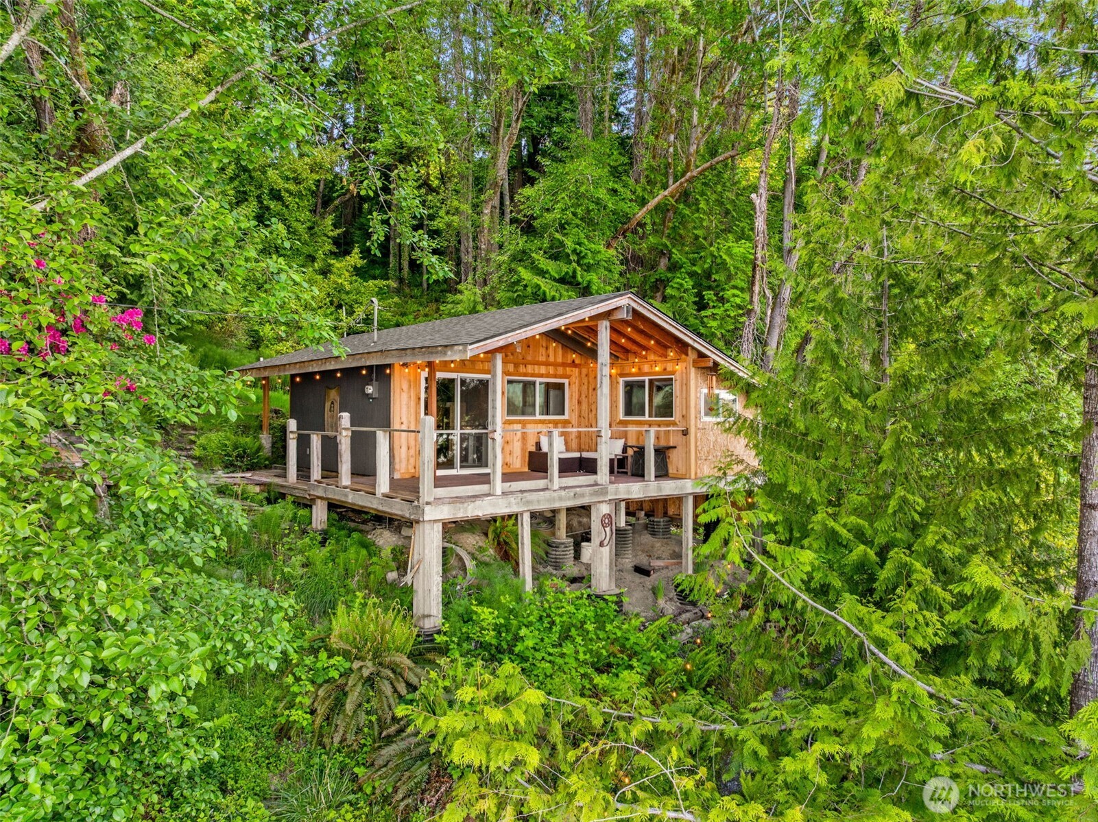 9524 Maple Beach Lane Property Photo 1