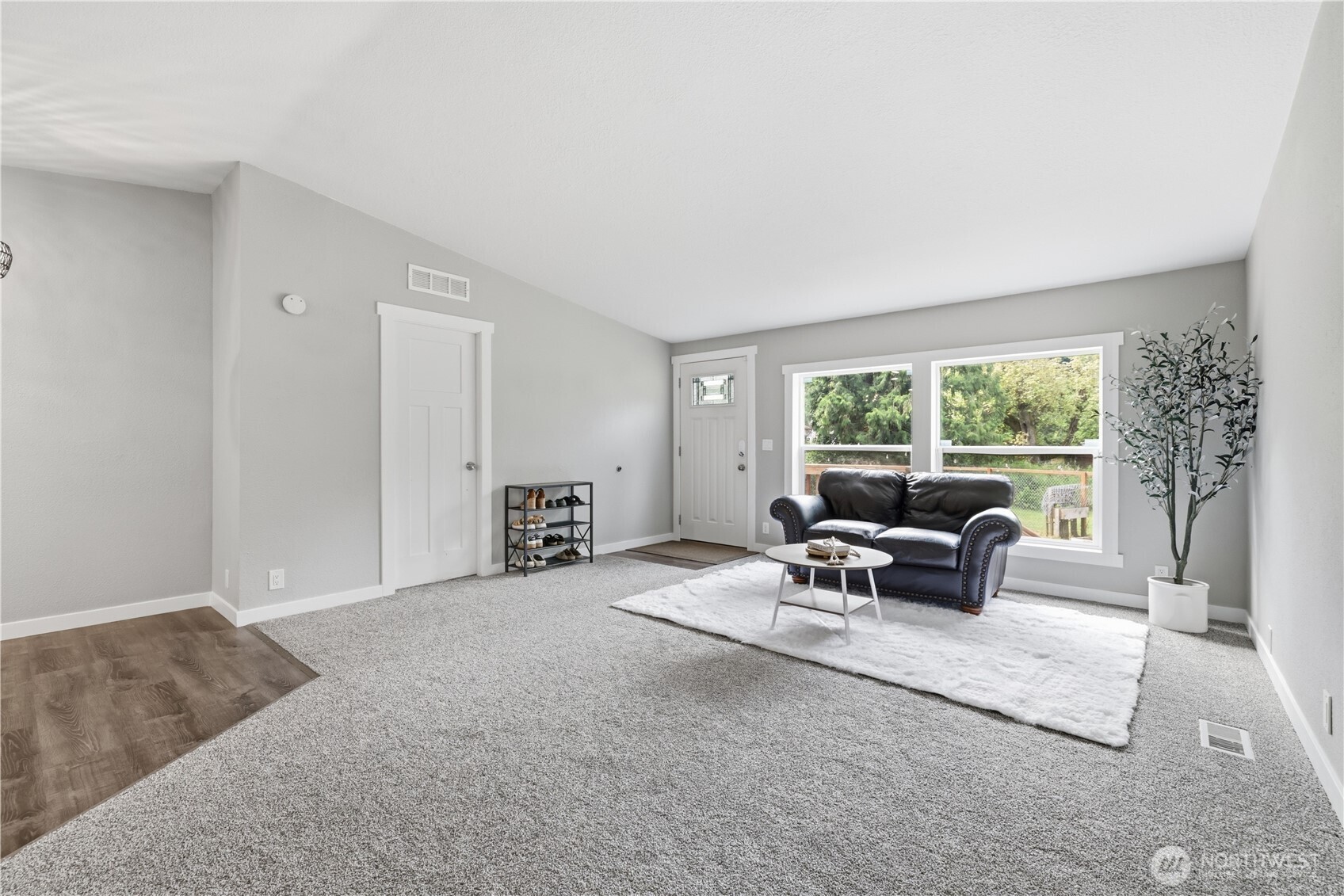8329 Abelia Ct Se Property Photo 5