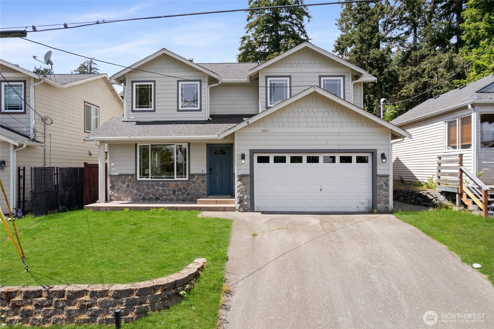 1641 Bayview Drive Property Photo 1