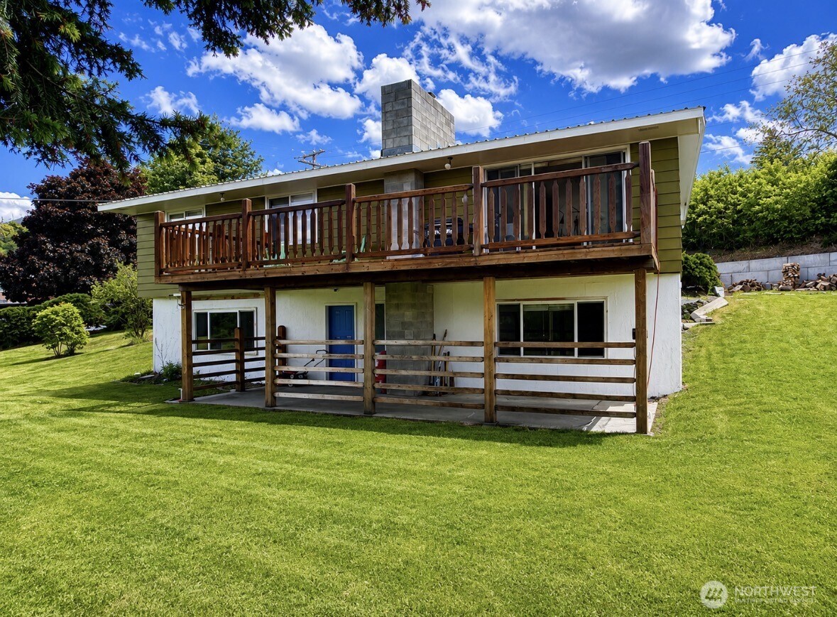 33601 Highway 97 Property Photo 2