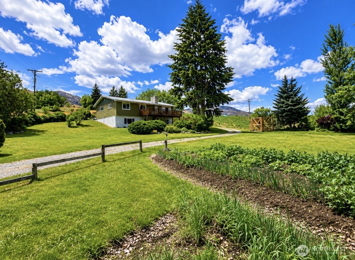 33601 Highway 97 Property Photo 4