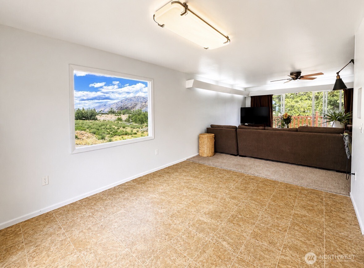 33601 Highway 97 Property Photo 7