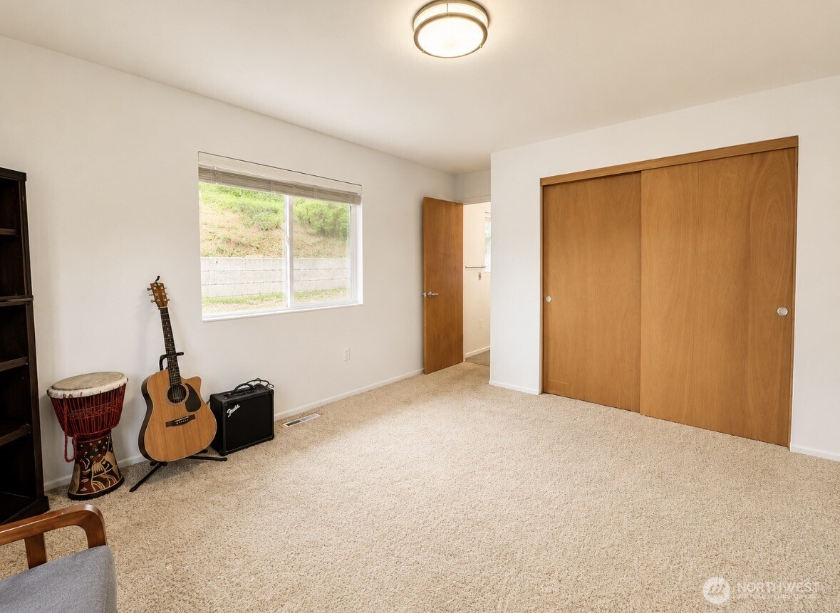 33601 Highway 97 Property Photo 13