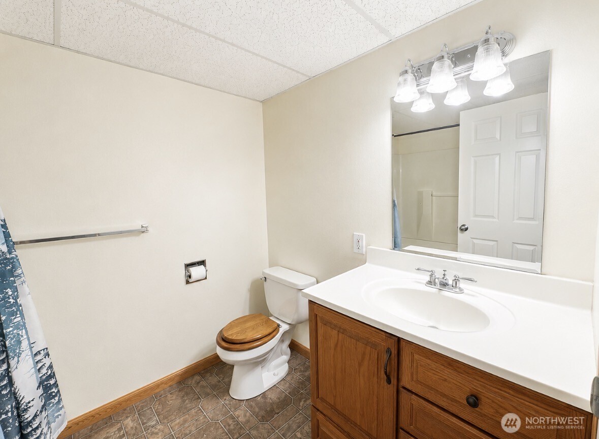 33601 Highway 97 Property Photo 21