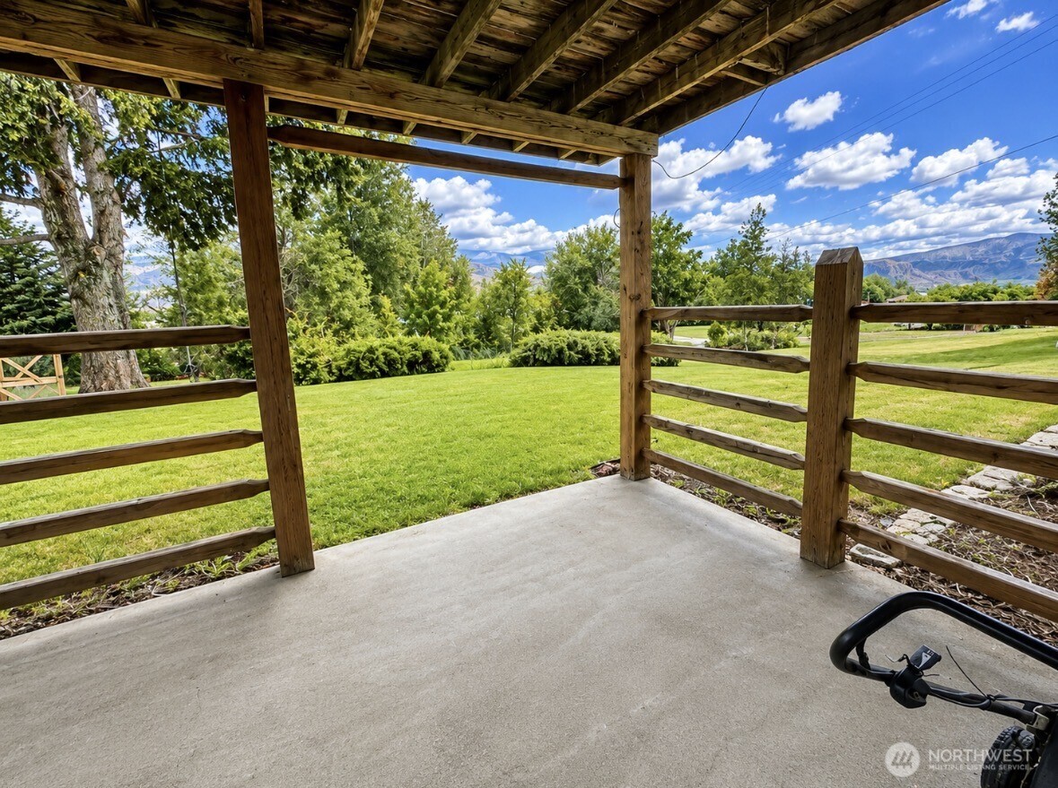 33601 Highway 97 Property Photo 23