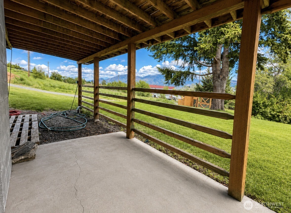 33601 Highway 97 Property Photo 24