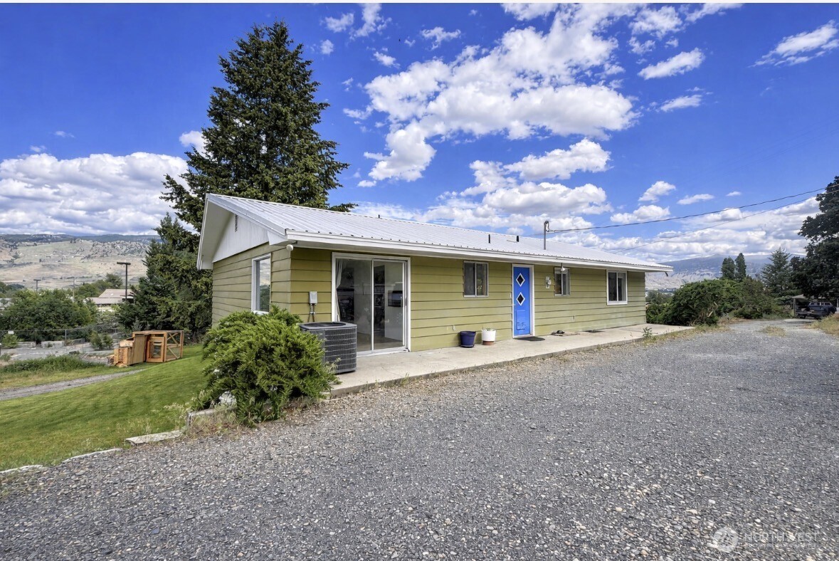 33601 Highway 97 Property Photo 26